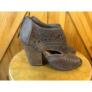 Not Rated Size 8 Santana Laser Cut Bootie Platform Peep toe Pump Sandals